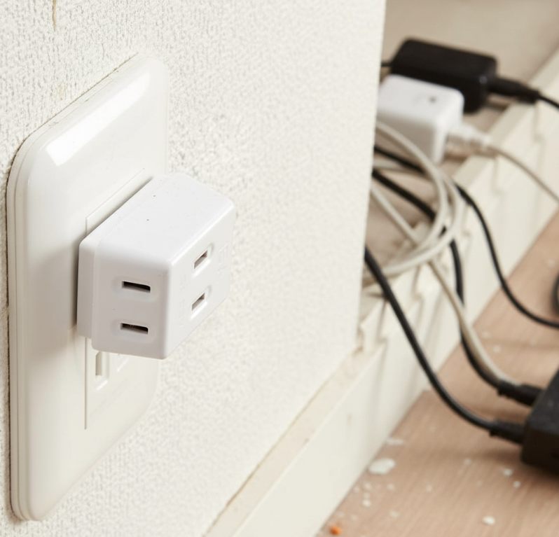 三つ穴コンセント型盗聴器